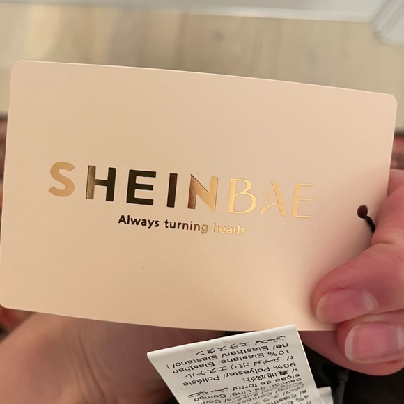 Black mini skirt - Picture 4 of 4